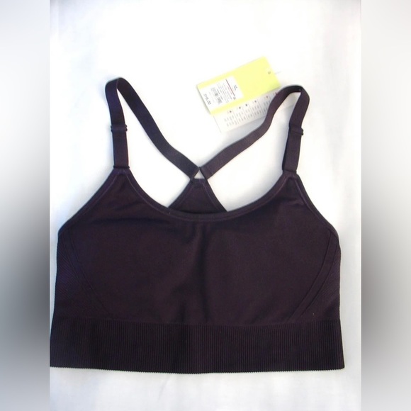 Medium Support Seamless Moisture Wicking Bra - Picture 5 of 6